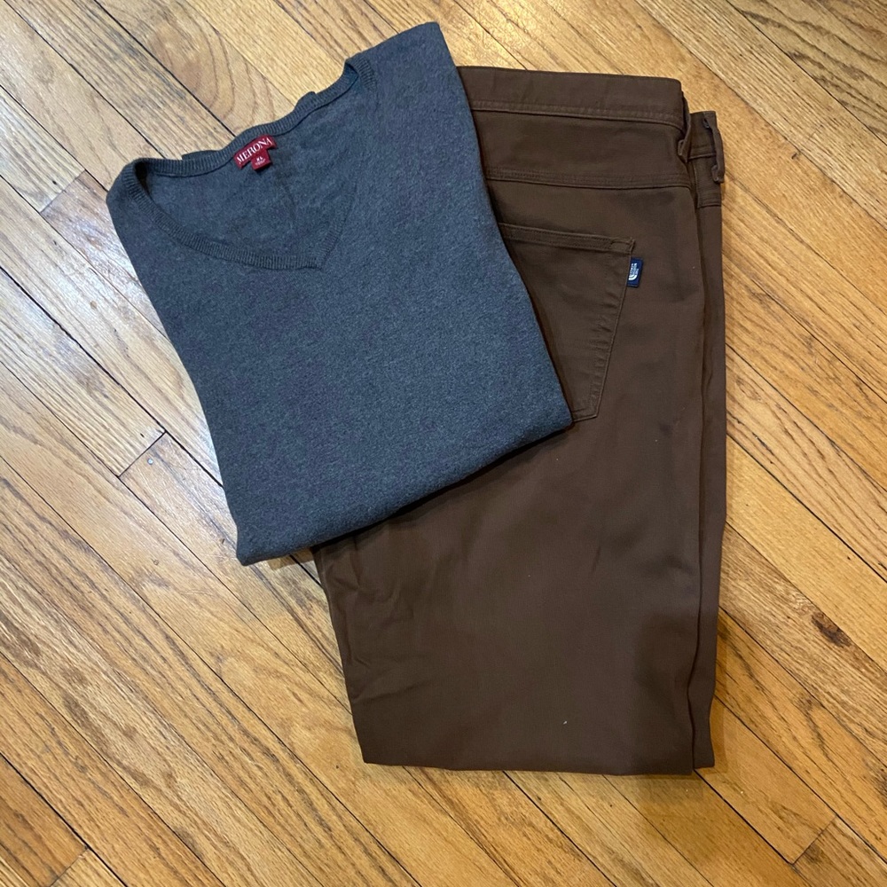 Men’s cotton v-neck sweater from Merona